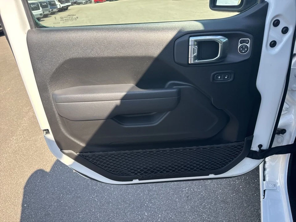 2025 Jeep JT Gladiator - Image 24 of 31