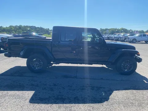 2025 Jeep JT Gladiator - Image 4 of 12
