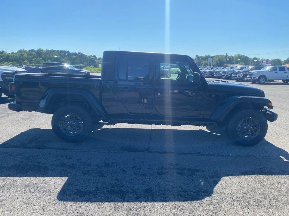 2025 Jeep JT Gladiator - Image 4 of 12