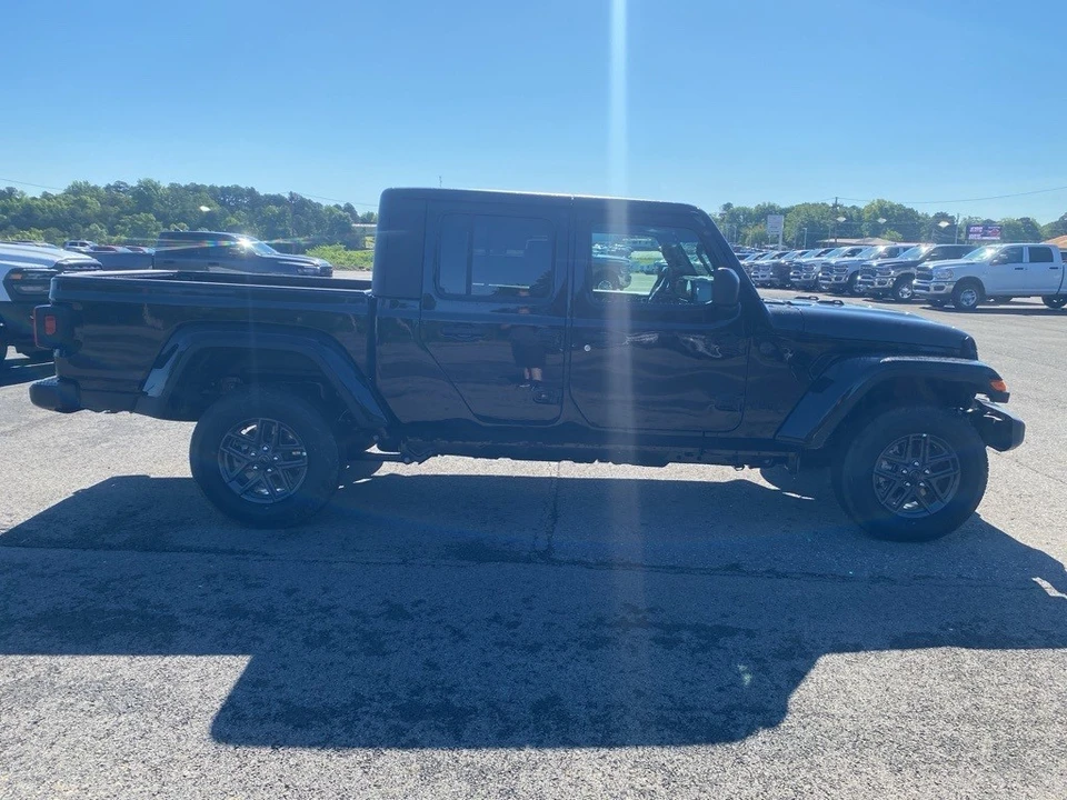 2025 Jeep JT Gladiator - Image 4 of 12