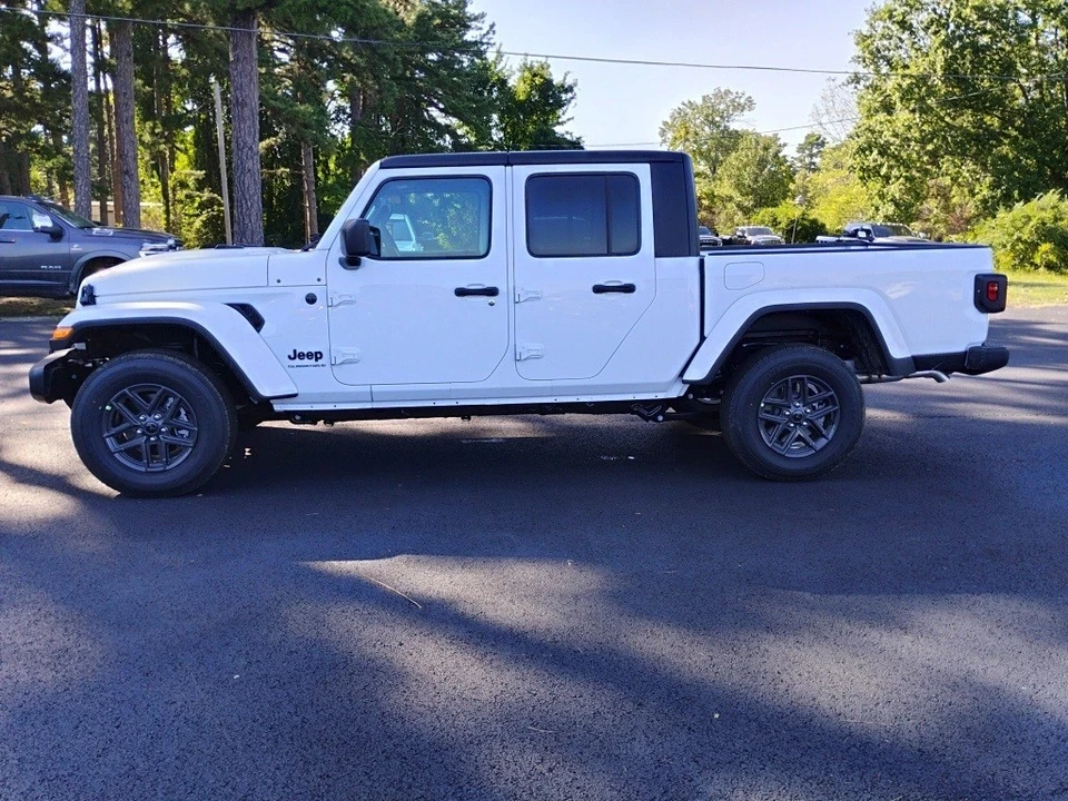 2025 Jeep JT Gladiator - Image 8 of 12