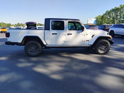2025 Jeep JT Gladiator - Image 4 of 12