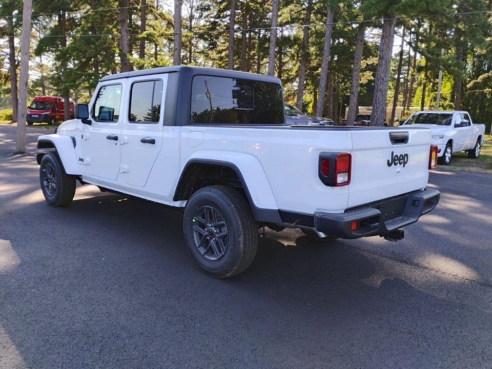 2025 Jeep JT Gladiator - Image 7 of 12