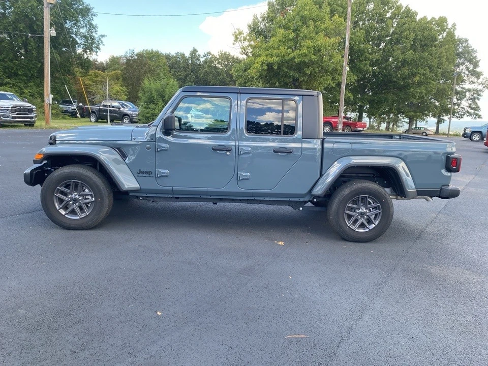 2025 Jeep JT Gladiator - Image 8 of 12