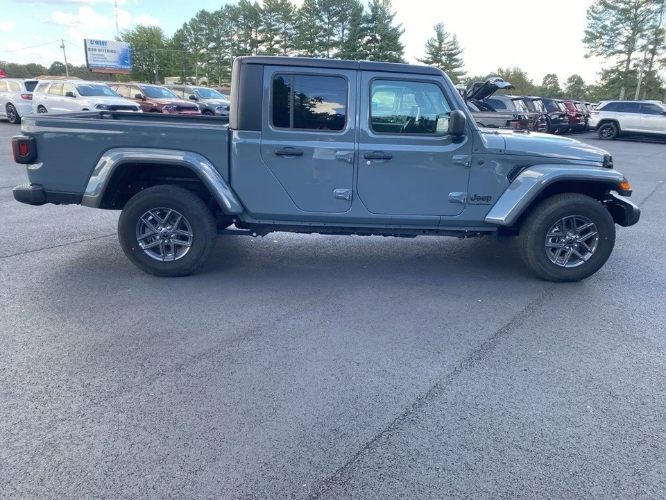 2025 Jeep JT Gladiator - Image 4 of 12