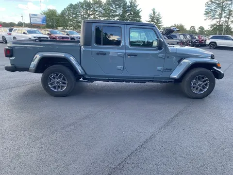 2025 Jeep JT Gladiator - Image 4 of 12