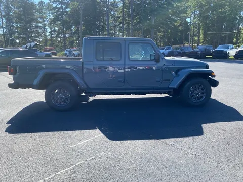 2025 Jeep JT Gladiator - Image 4 of 12