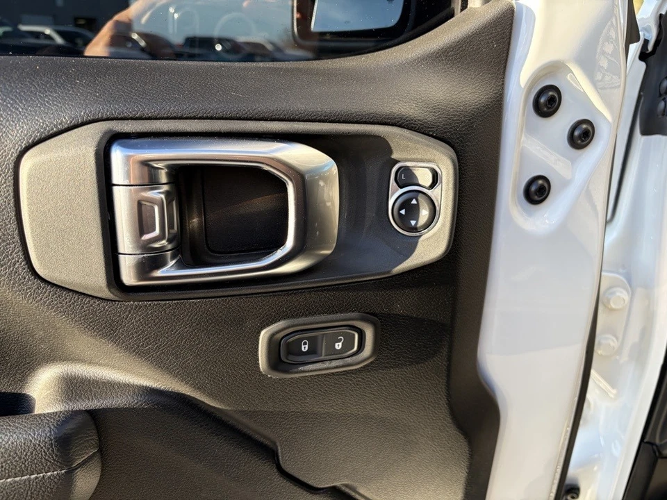 2025 Jeep JT Gladiator - Image 10 of 12