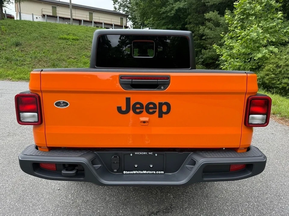 2025 Jeep JT Gladiator - Image 8 of 21