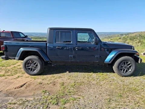 2025 Jeep JT Gladiator - Image 4 of 12