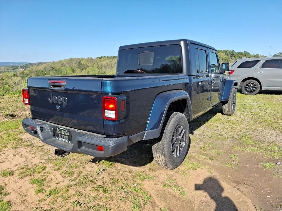 2025 Jeep JT Gladiator - Image 5 of 12