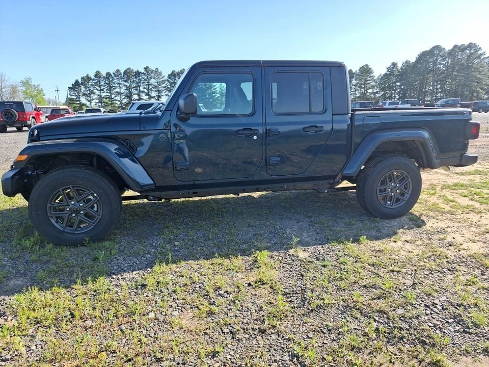 2025 Jeep JT Gladiator - Image 8 of 12