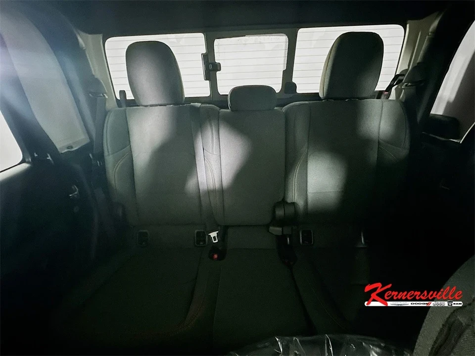 2025 Jeep JT Gladiator - Image 9 of 12