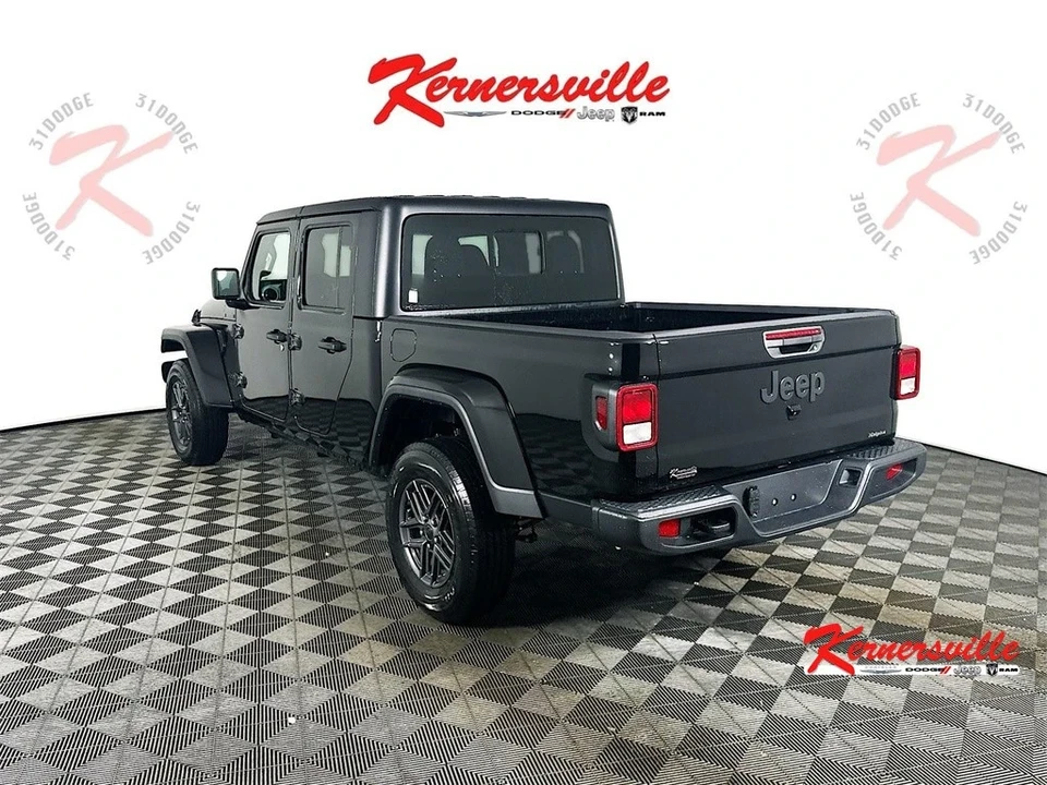 2025 Jeep JT Gladiator - Image 5 of 12