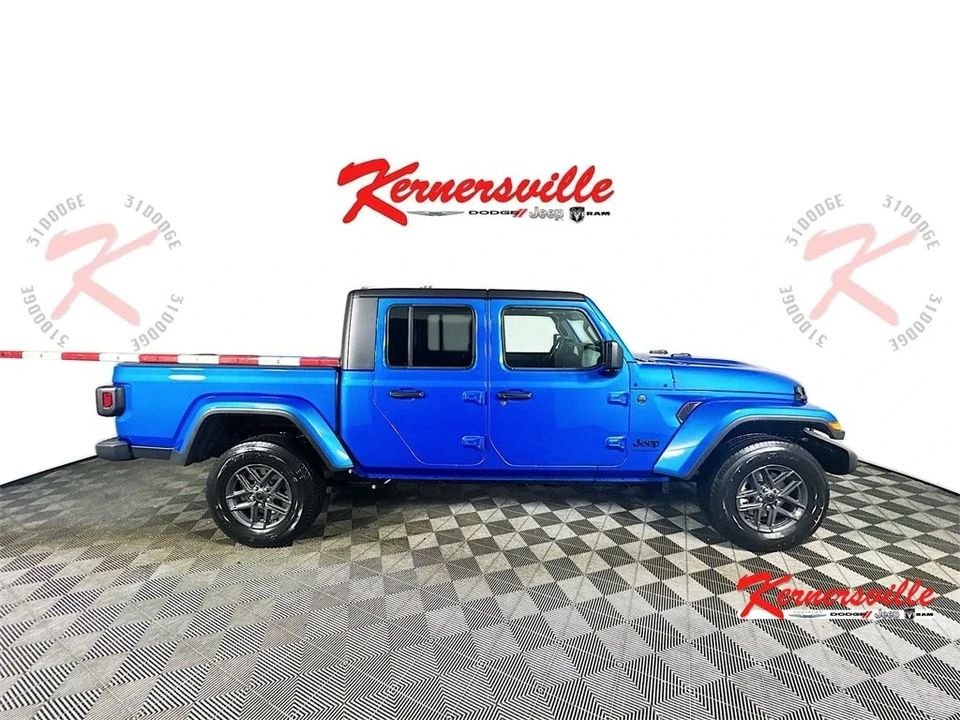 2025 Jeep JT Gladiator - Image 8 of 21