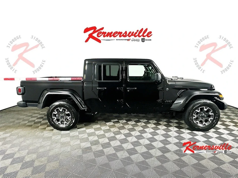 2025 Jeep JT Gladiator - Image 8 of 12
