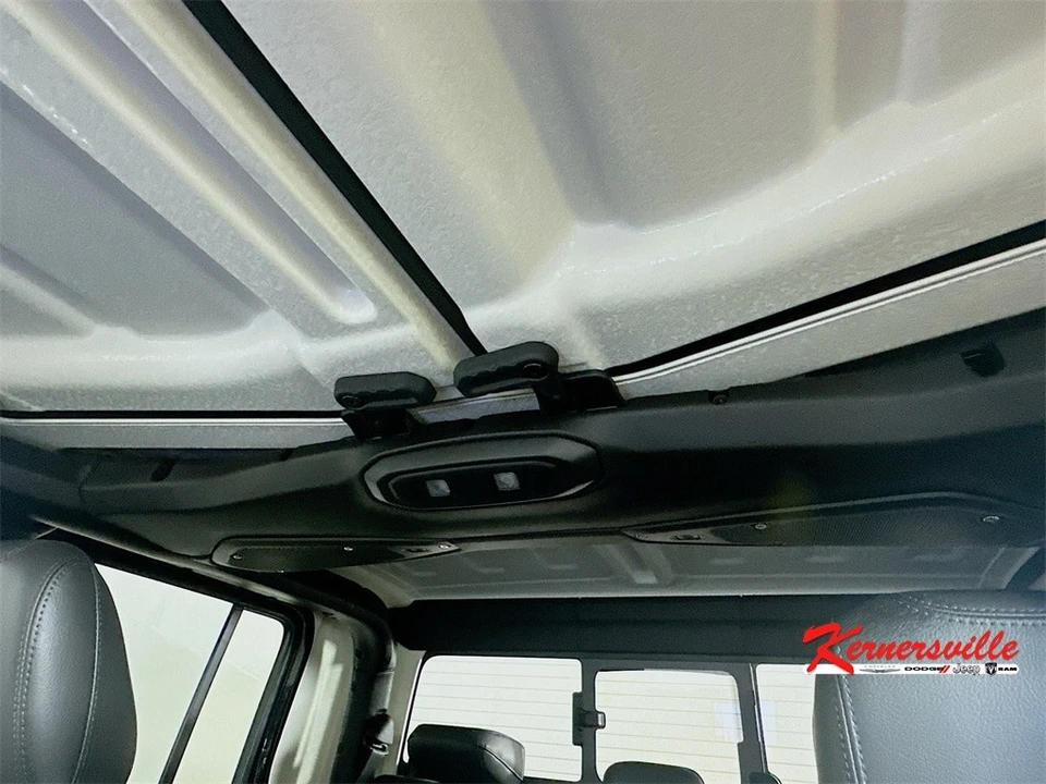 2025 Jeep JT Gladiator - Image 14 of 21