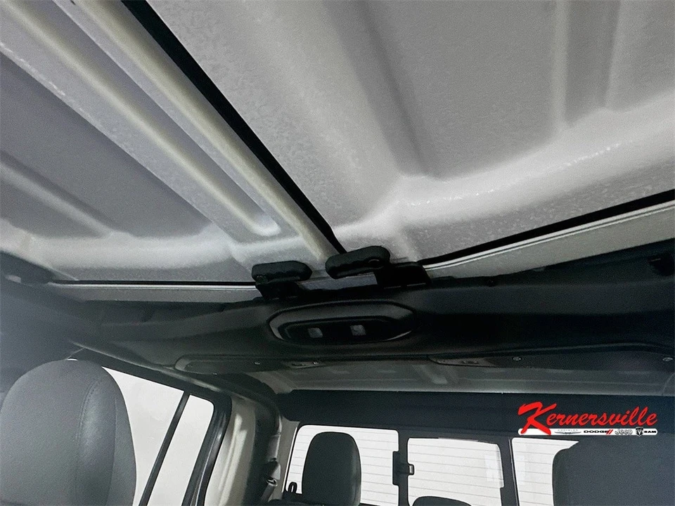 2025 Jeep JT Gladiator - Image 14 of 21