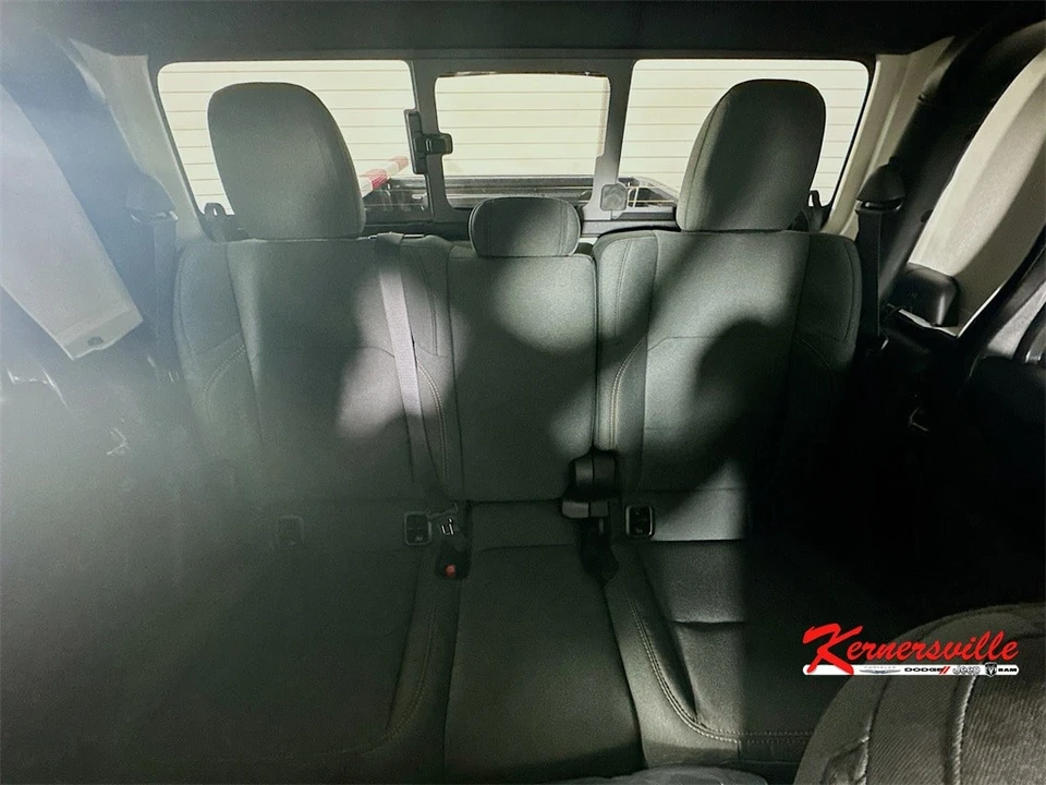 2025 Jeep JT Gladiator - Image 10 of 12