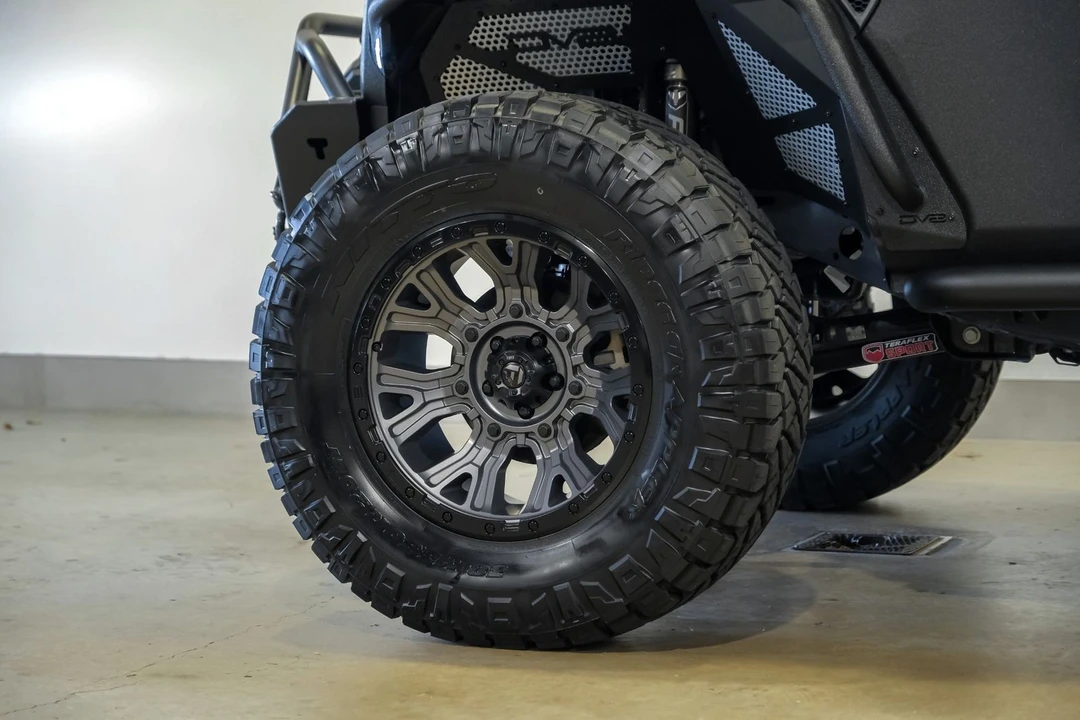 2025 Jeep JT Gladiator - Image 9 of 12