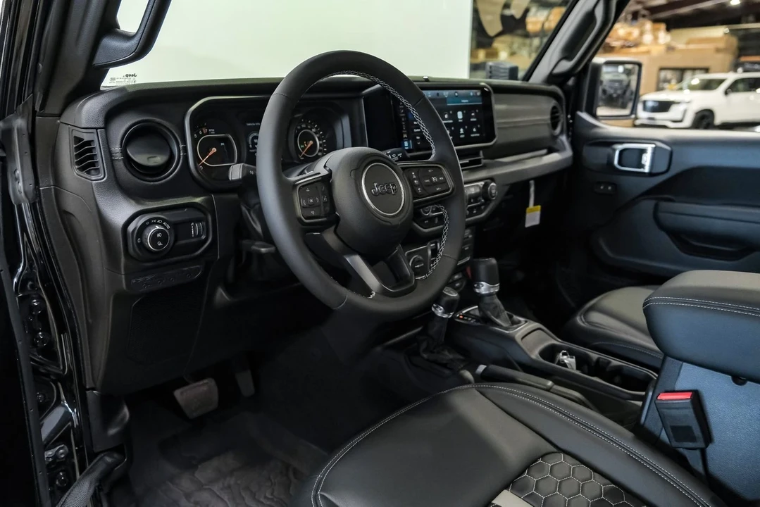 2025 Jeep JT Gladiator - Image 11 of 12