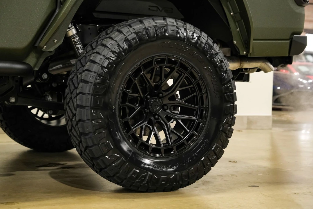 2025 Jeep JT Gladiator - Image 9 of 12