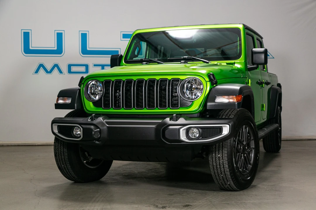 2025 Jeep JT Gladiator - Image 5 of 21