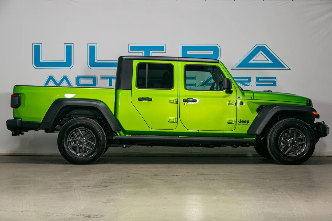 2025 Jeep JT Gladiator - Image 15 of 21
