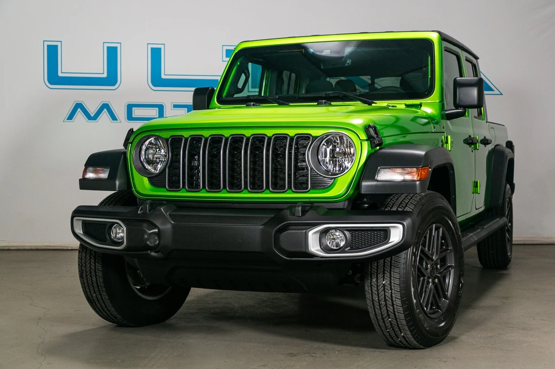 2025 Jeep JT Gladiator - Image 9 of 21