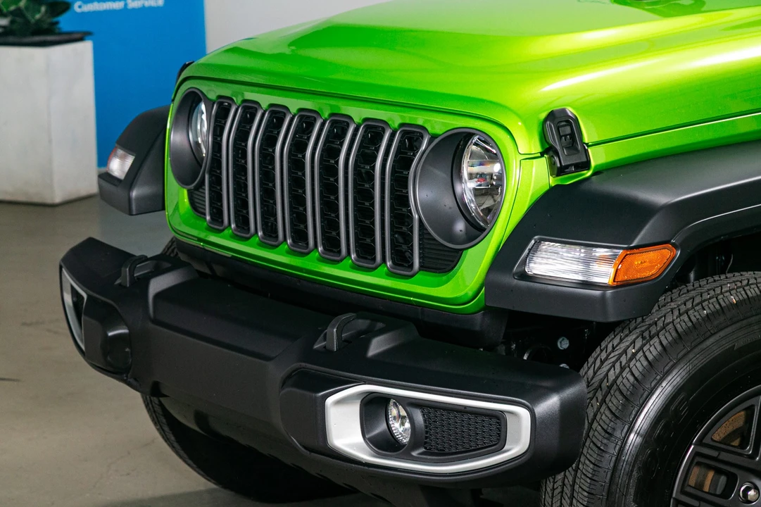 2025 Jeep JT Gladiator - Image 7 of 21