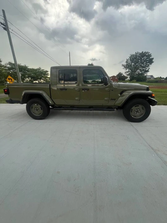2025 Jeep JT Gladiator - Image 3 of 17
