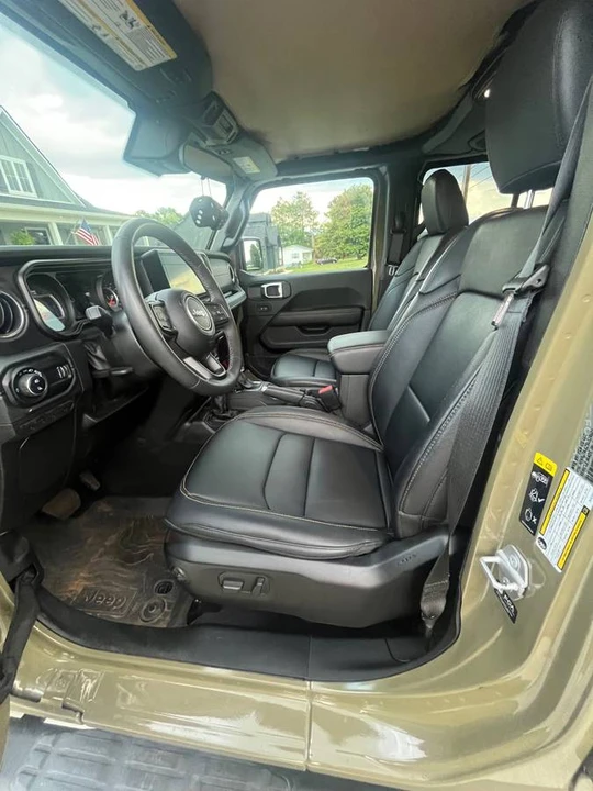 2025 Jeep JT Gladiator - Image 8 of 17