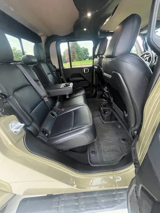 2025 Jeep JT Gladiator - Image 10 of 17