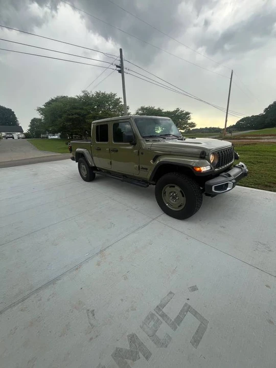 2025 Jeep JT Gladiator - Image 2 of 17