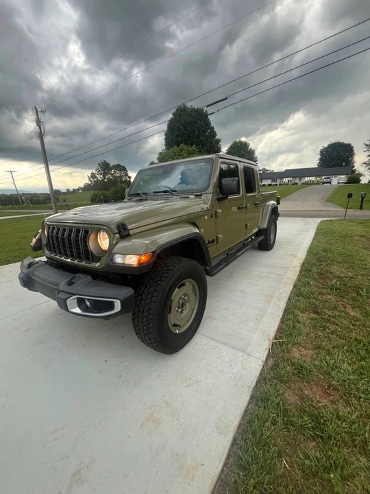 2025 Jeep JT Gladiator - Image 6 of 17