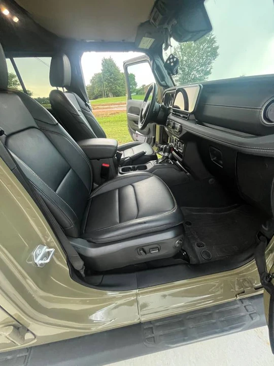 2025 Jeep JT Gladiator - Image 11 of 17