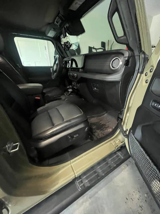 2025 Jeep JT Gladiator - Image 13 of 17