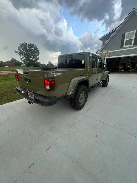 2025 Jeep JT Gladiator - Image 4 of 17