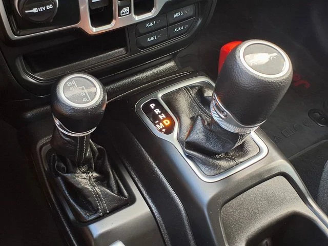 2025 Jeep JT Gladiator - Image 14 of 20