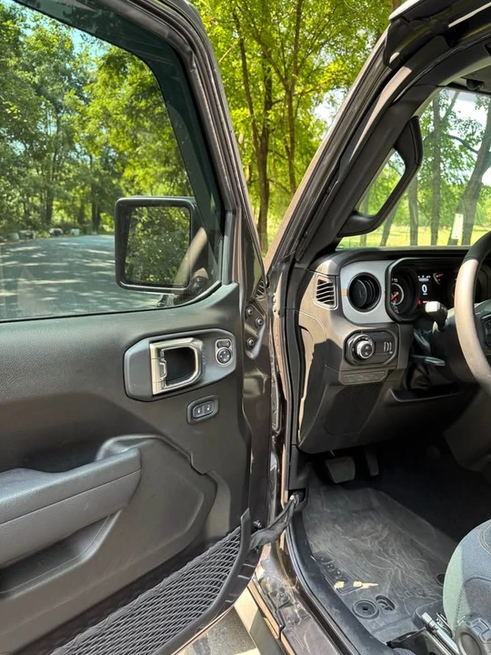 2025 Jeep JT Gladiator - Image 8 of 19