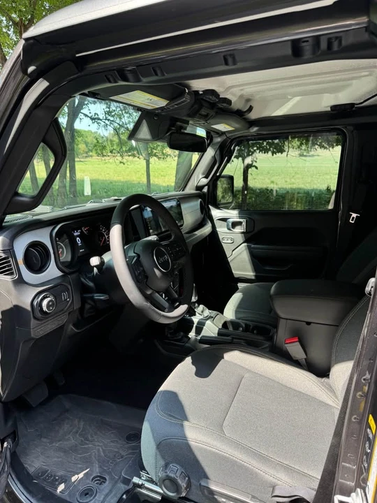 2025 Jeep JT Gladiator - Image 9 of 19