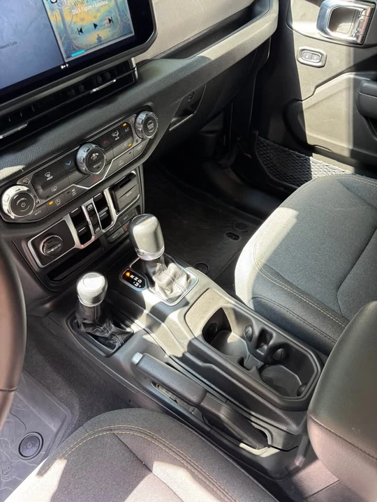 2025 Jeep JT Gladiator - Image 12 of 19