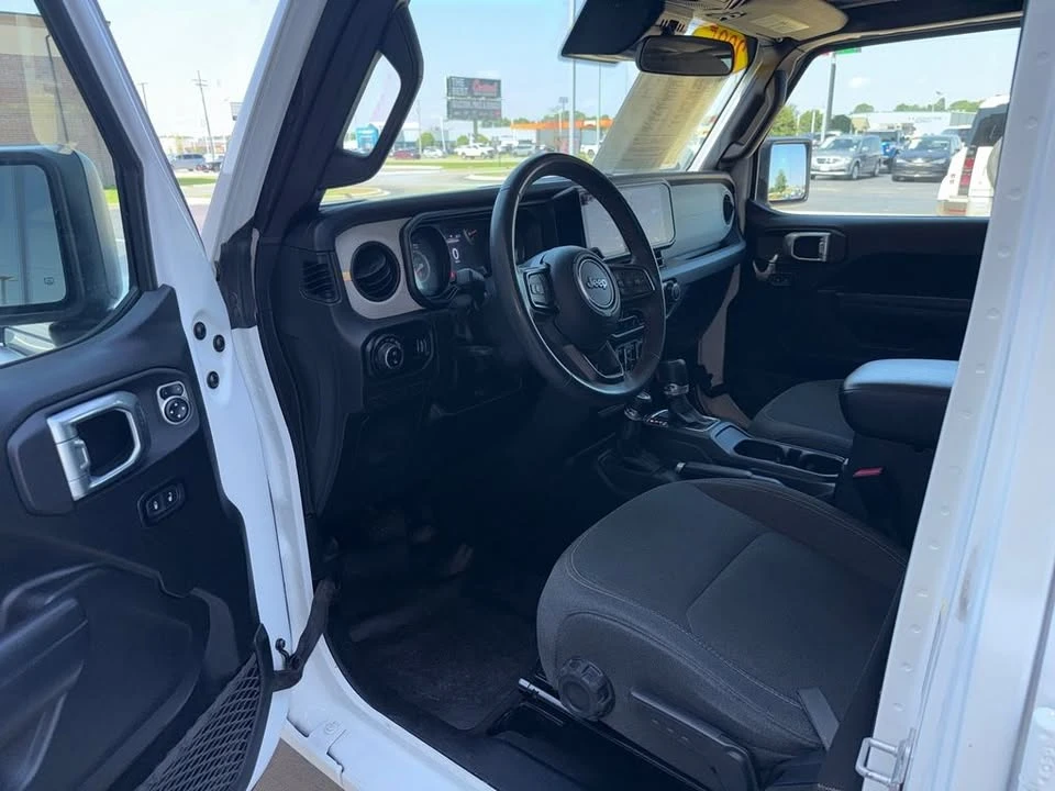 2025 Jeep JT Gladiator - Image 15 of 20