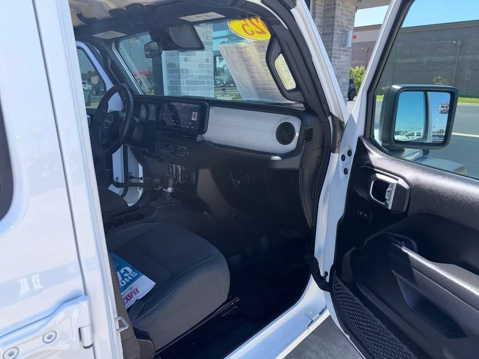 2025 Jeep JT Gladiator - Image 18 of 20