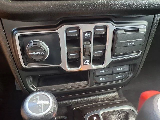 2025 Jeep JT Gladiator - Image 10 of 20
