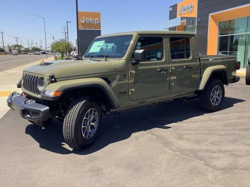 2025 Jeep JT Gladiator - Image 4 of 9