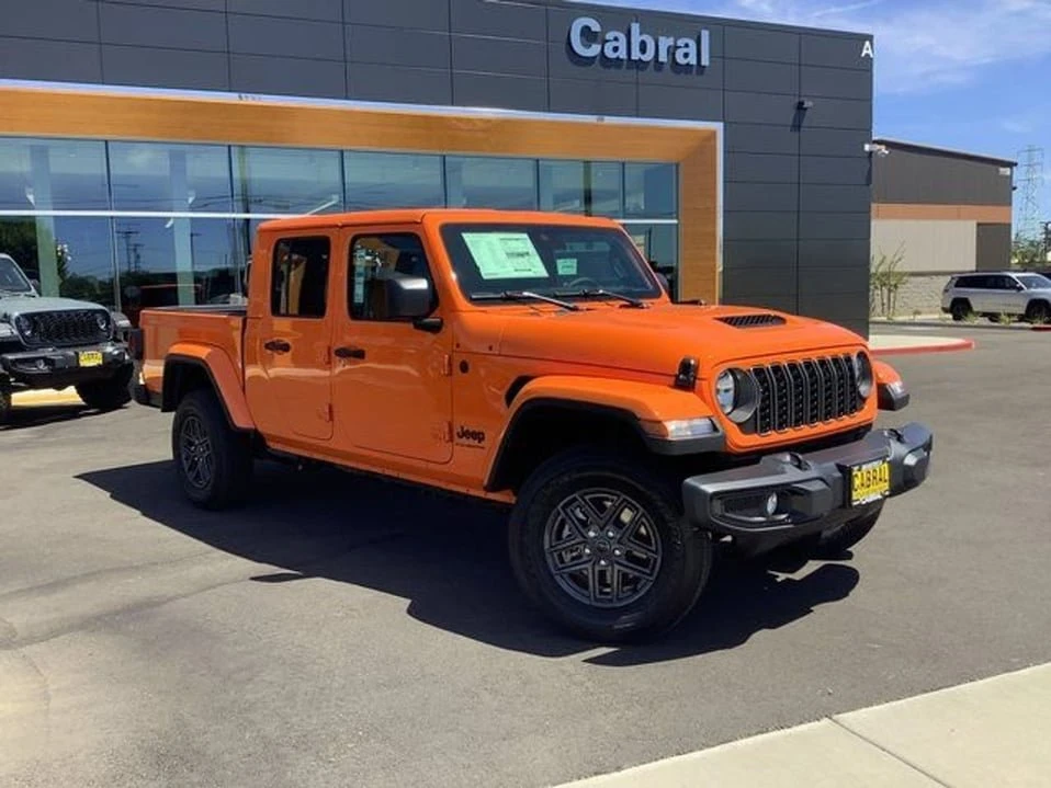 2025 Jeep JT Gladiator - Image 2 of 9