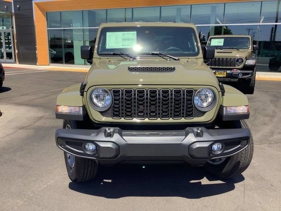 2025 Jeep JT Gladiator - Image 3 of 9