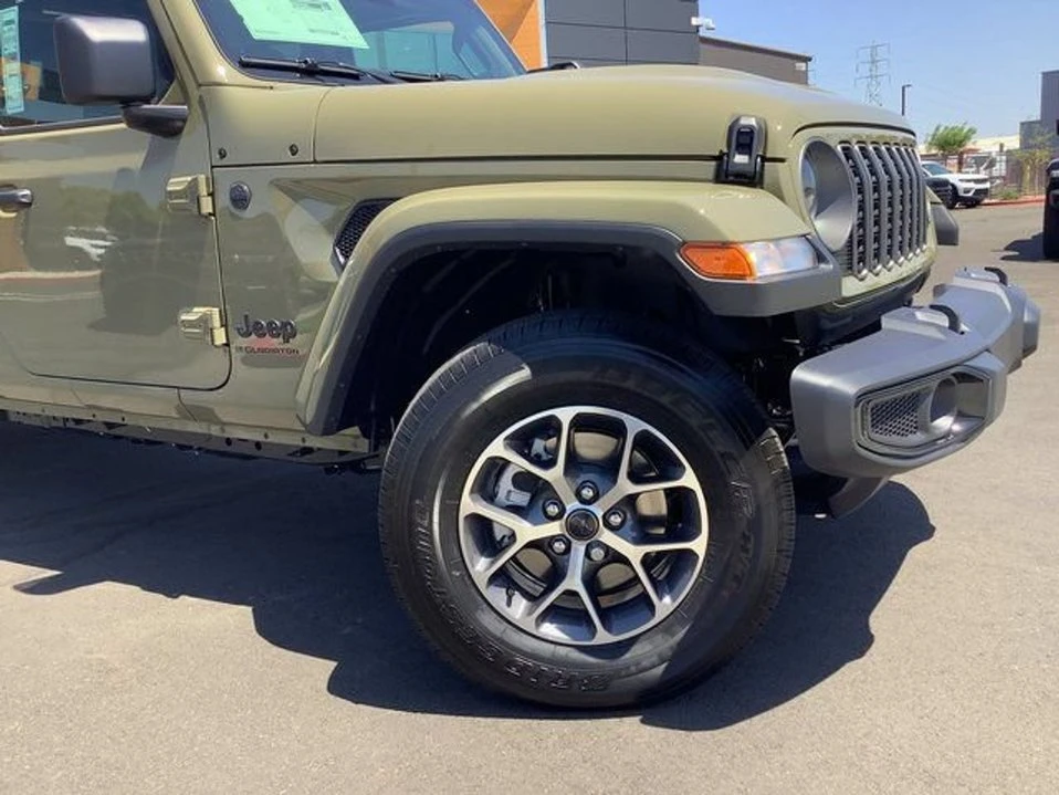 2025 Jeep JT Gladiator - Image 2 of 9