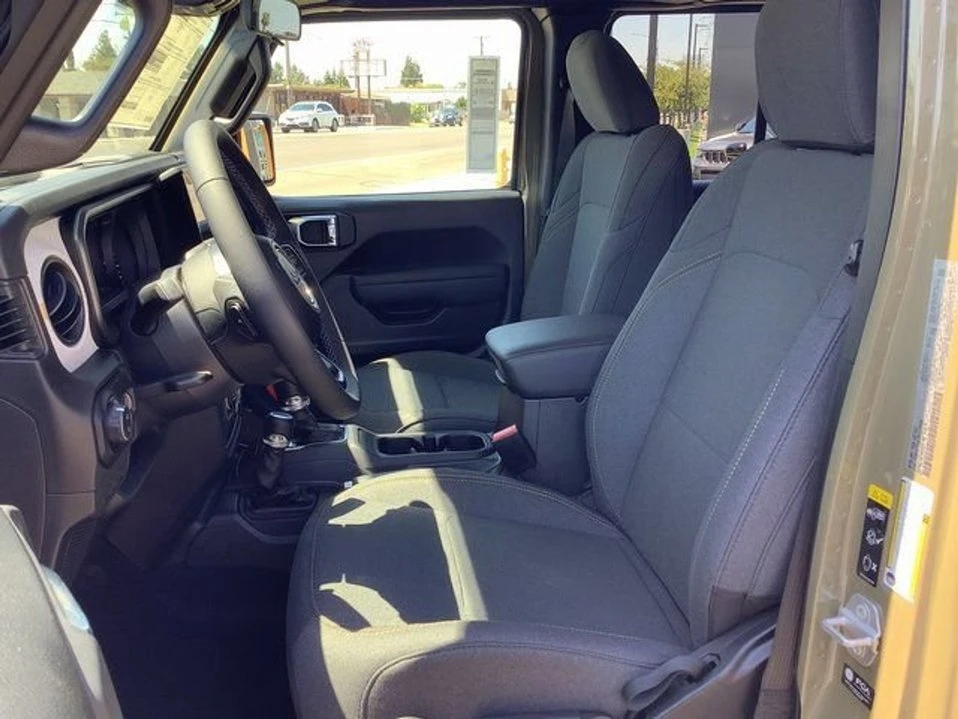 2025 Jeep JT Gladiator - Image 7 of 9
